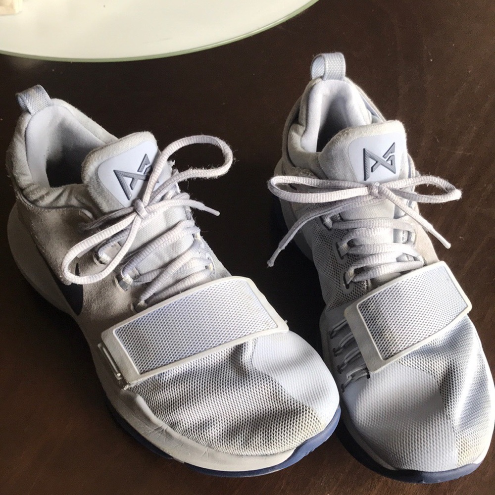 Nike men’s basketball shoe